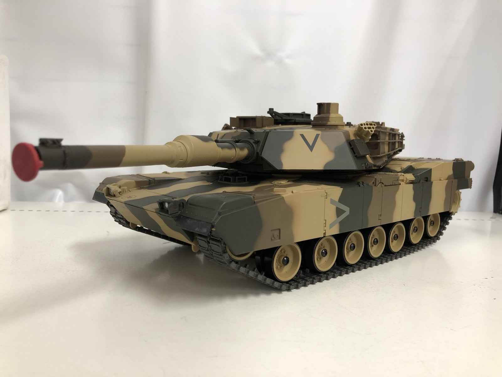 1/24 アメリカ軍主力戦車 M1A2 エイブラムス砂漠迷彩仕様(三色迷彩) ラジコン