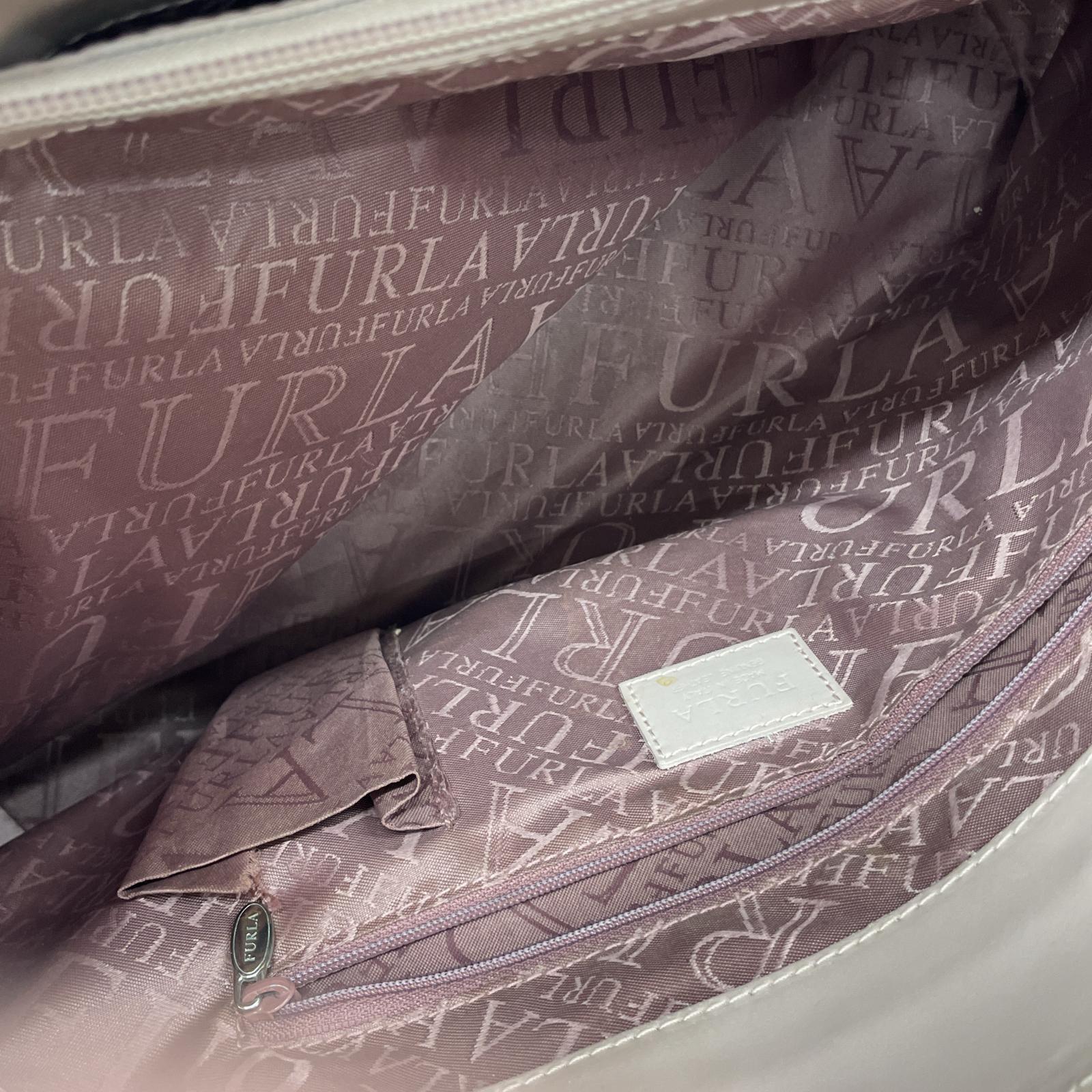 ハンドバッグ FURLA 型押しレザーハンドバッグ ベージュ