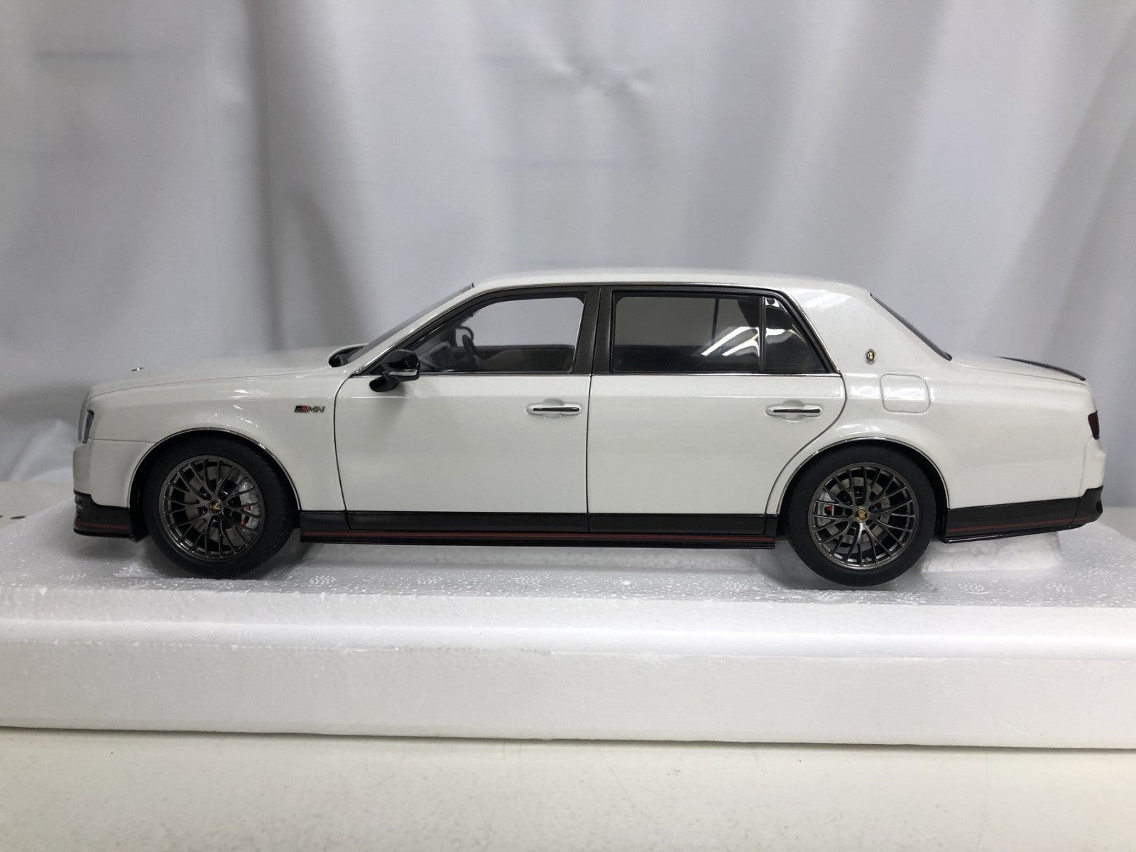 1/18 トヨタ センチュリー GRMN パール・ホワイト スケールカー