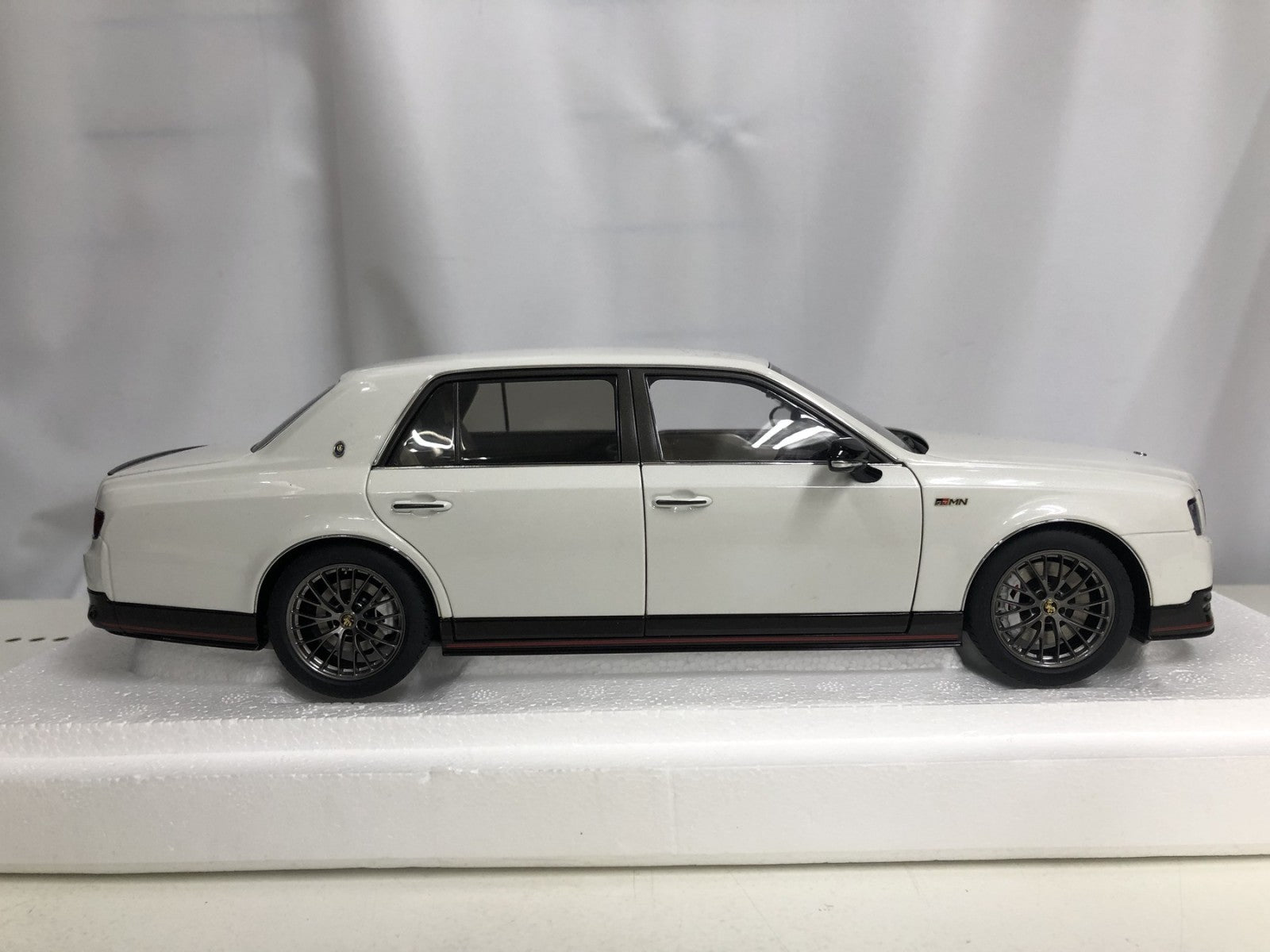 1/18 トヨタ センチュリー GRMN パール・ホワイト スケールカー