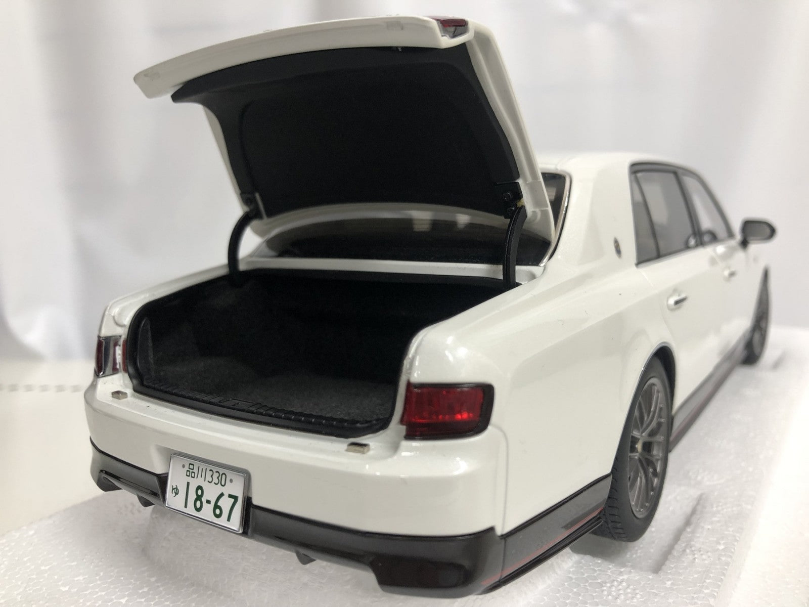 1/18 トヨタ センチュリー GRMN パール・ホワイト スケールカー