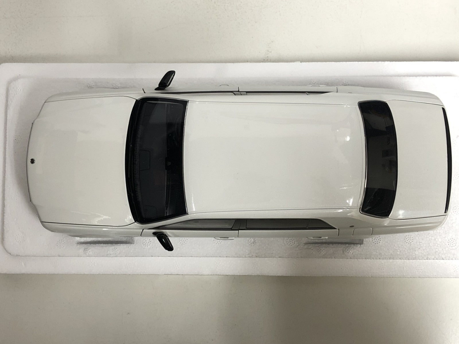 1/18 トヨタ センチュリー GRMN パール・ホワイト スケールカー