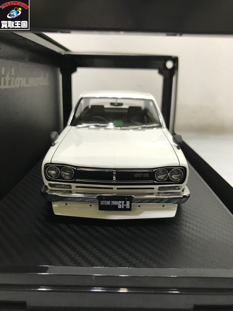 1/18スケール 日産 スカイライン 2000 GT-R (KPGC10) 白 スケールカー