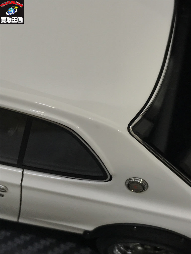 1/18スケール 日産 スカイライン 2000 GT-R (KPGC10) 白 スケールカー