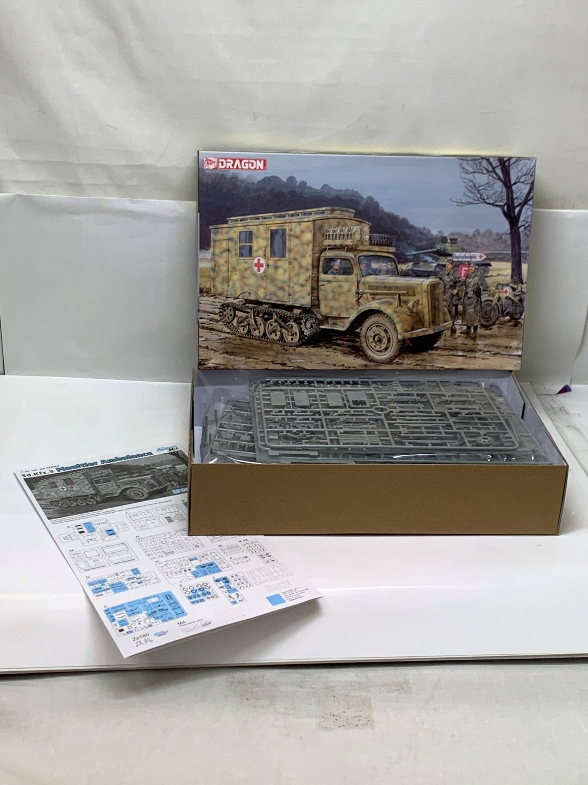 1/35 ドラゴン ドイツ軍 Sd.kfz.3 マウルティア 野戦救急車 ミリタリープラモ