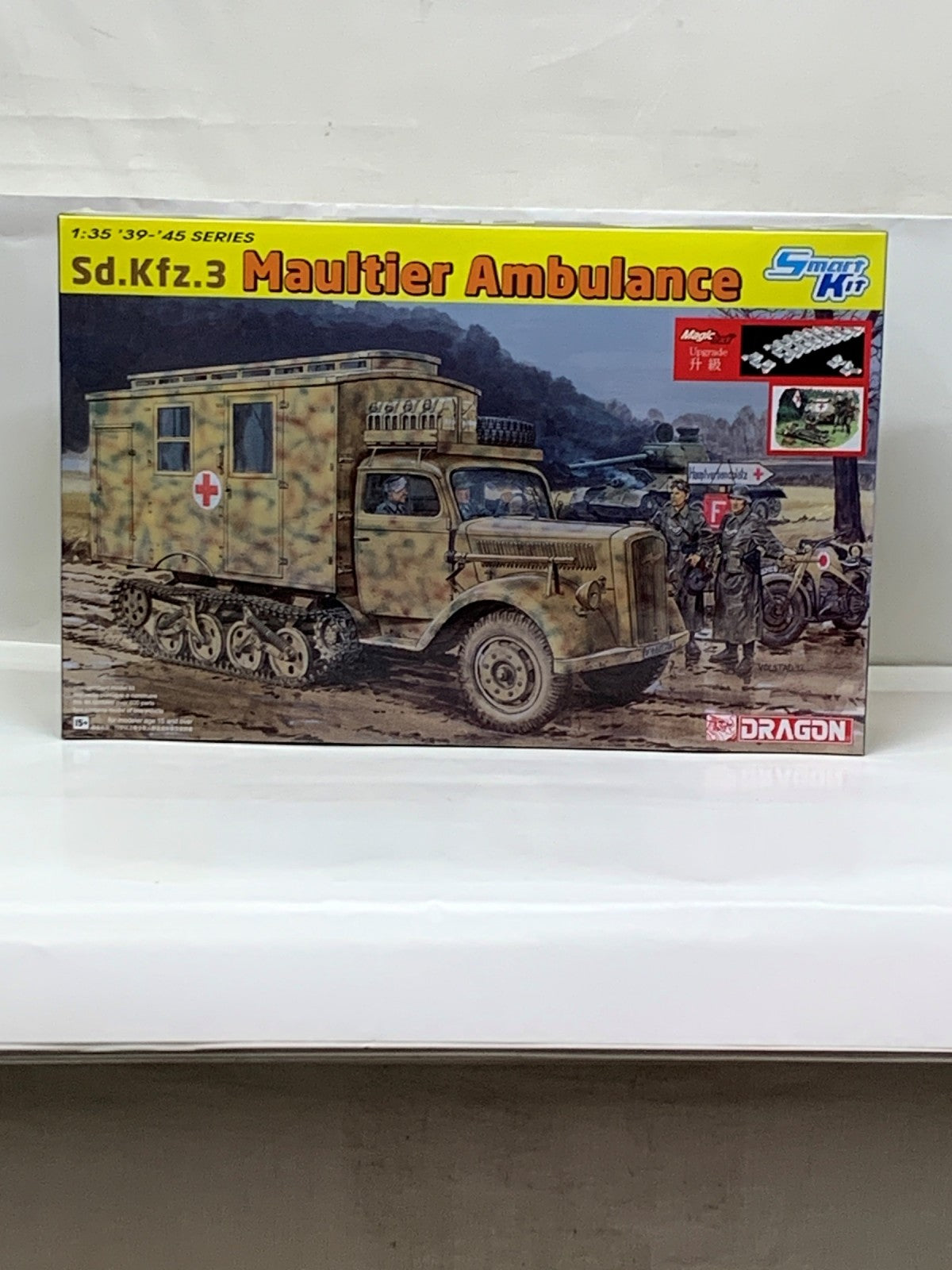 1/35 ドラゴン ドイツ軍 Sd.kfz.3 マウルティア 野戦救急車 ミリタリープラモ