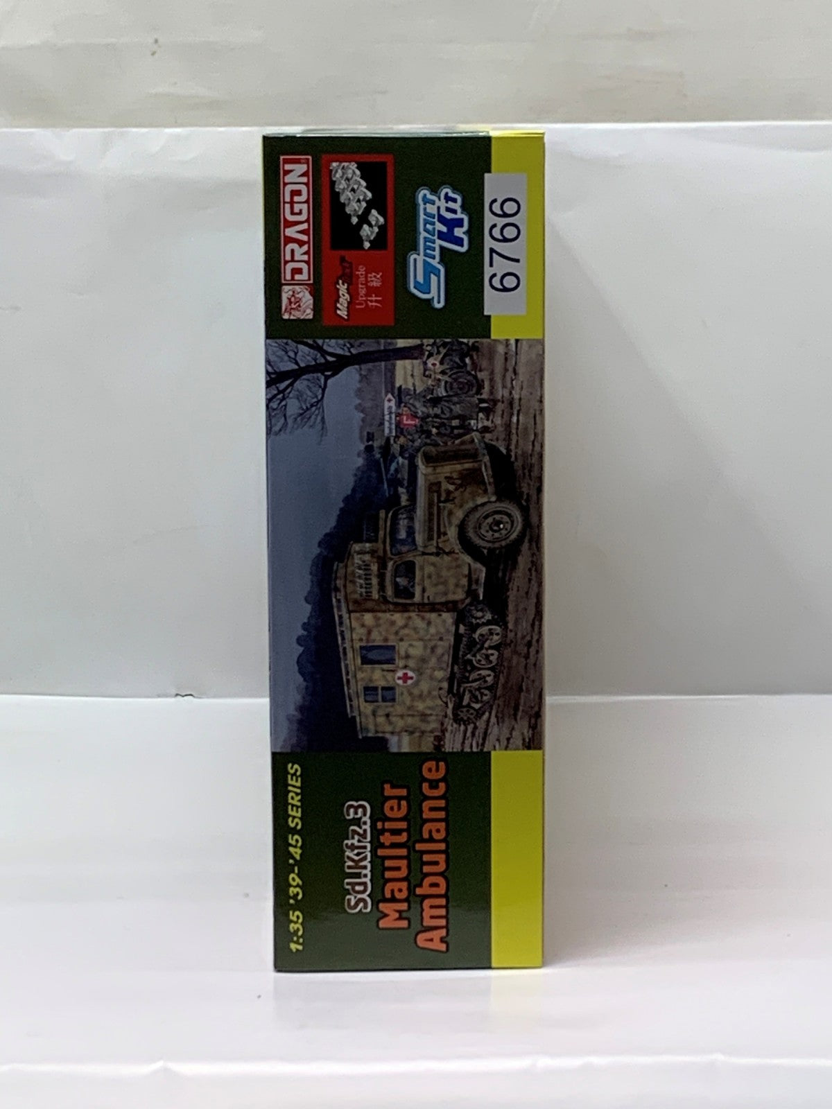 1/35 ドラゴン ドイツ軍 Sd.kfz.3 マウルティア 野戦救急車 ミリタリープラモ