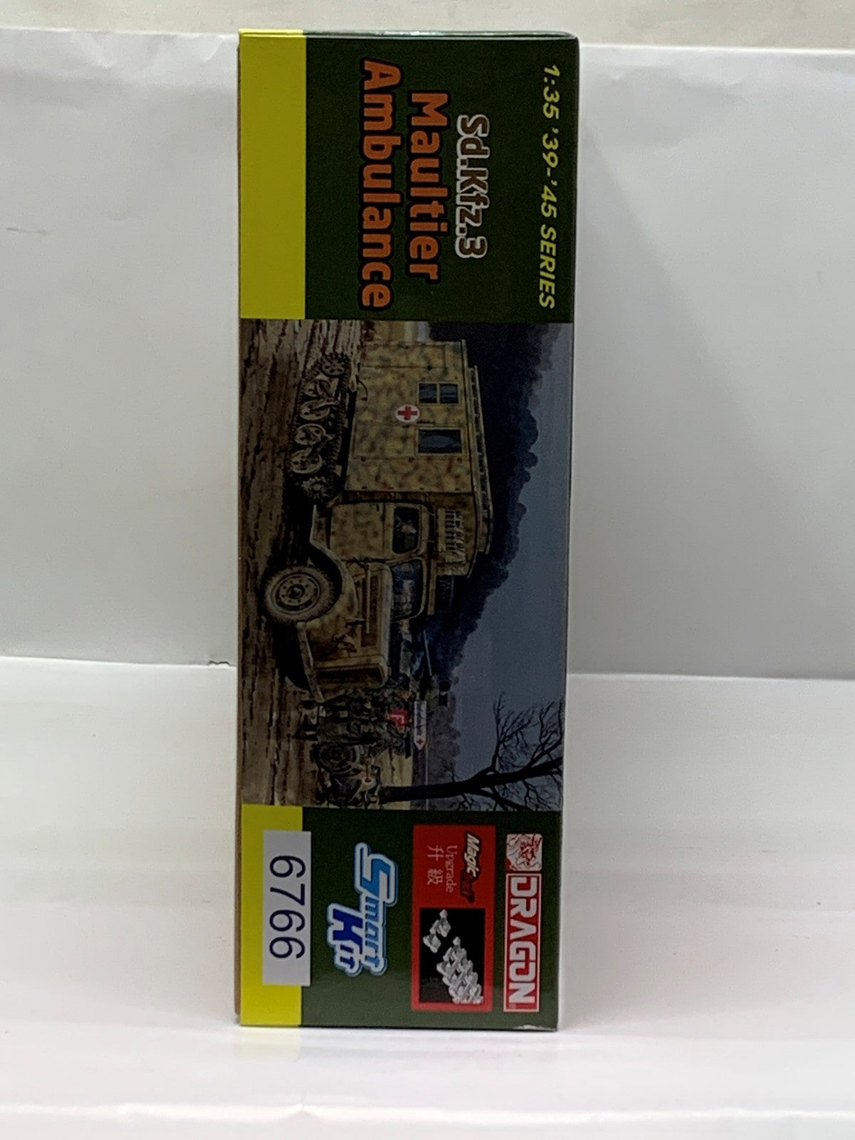 1/35 ドラゴン ドイツ軍 Sd.kfz.3 マウルティア 野戦救急車 ミリタリープラモ