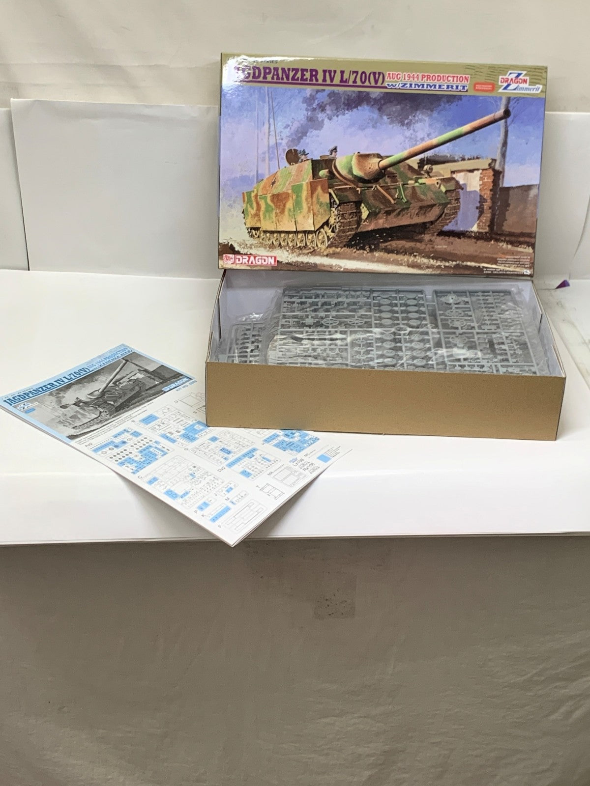 1/35 ドラゴン WWII ドイツ軍 IV号駆逐戦車 L/70(V) ミリタリープラモ