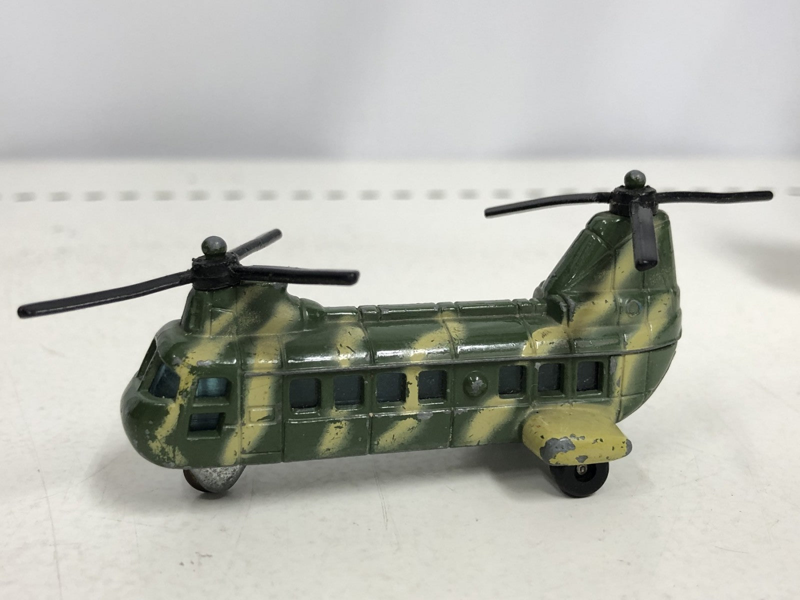 黒箱トミカ 川崎バートル KV107-II 日本製 トミカ