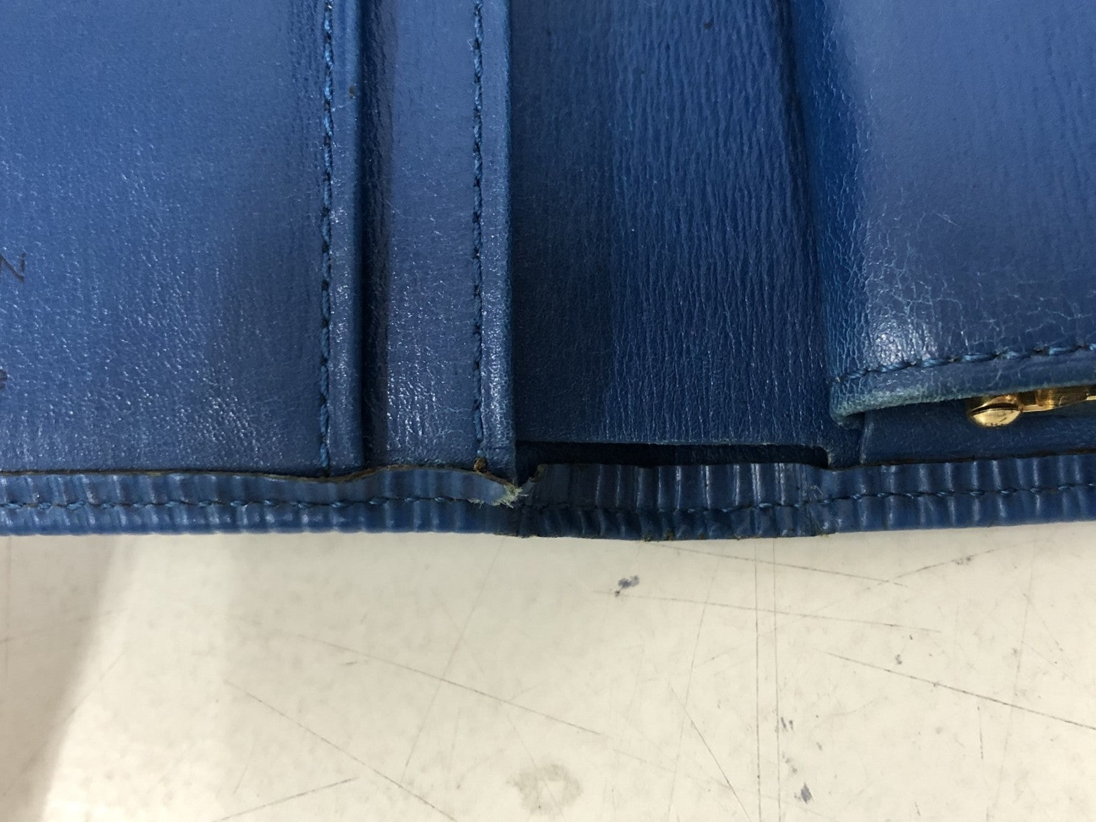 エピ ポルトフォイユ ヴィエノワ 財布 青