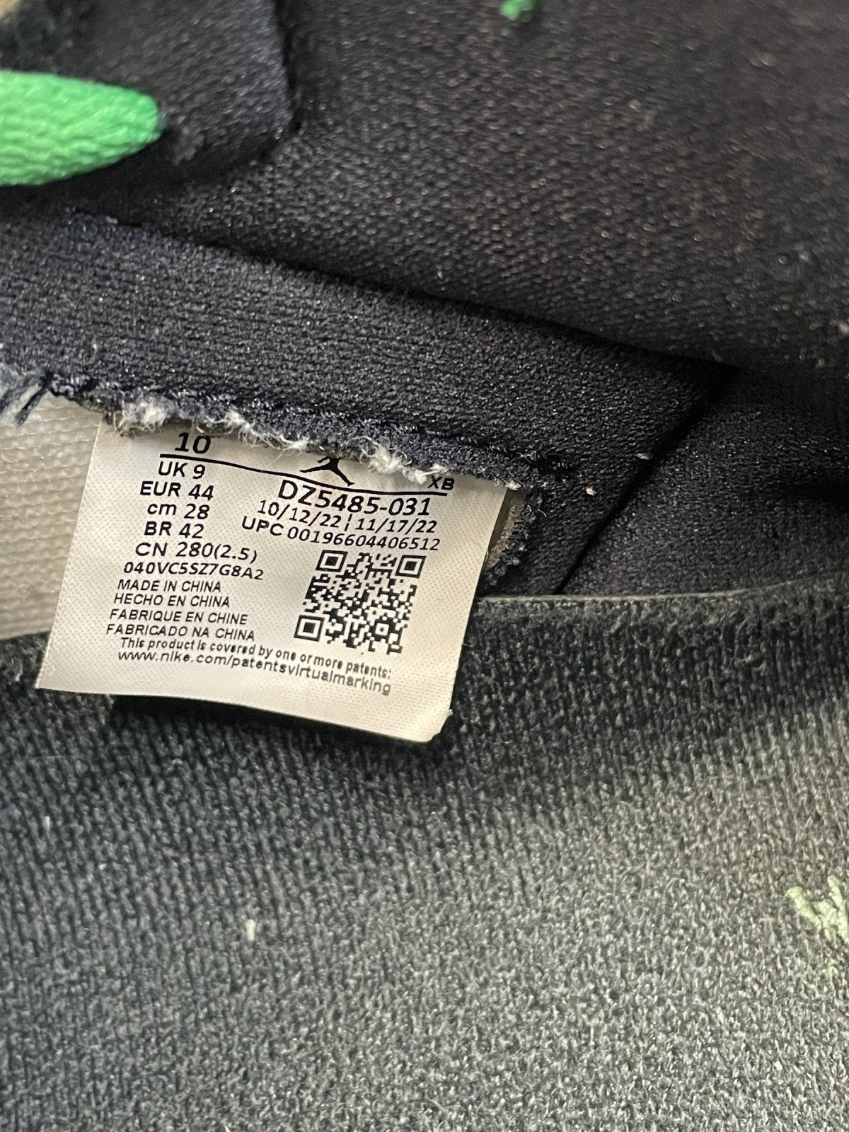 スニーカー DZ5485-081
