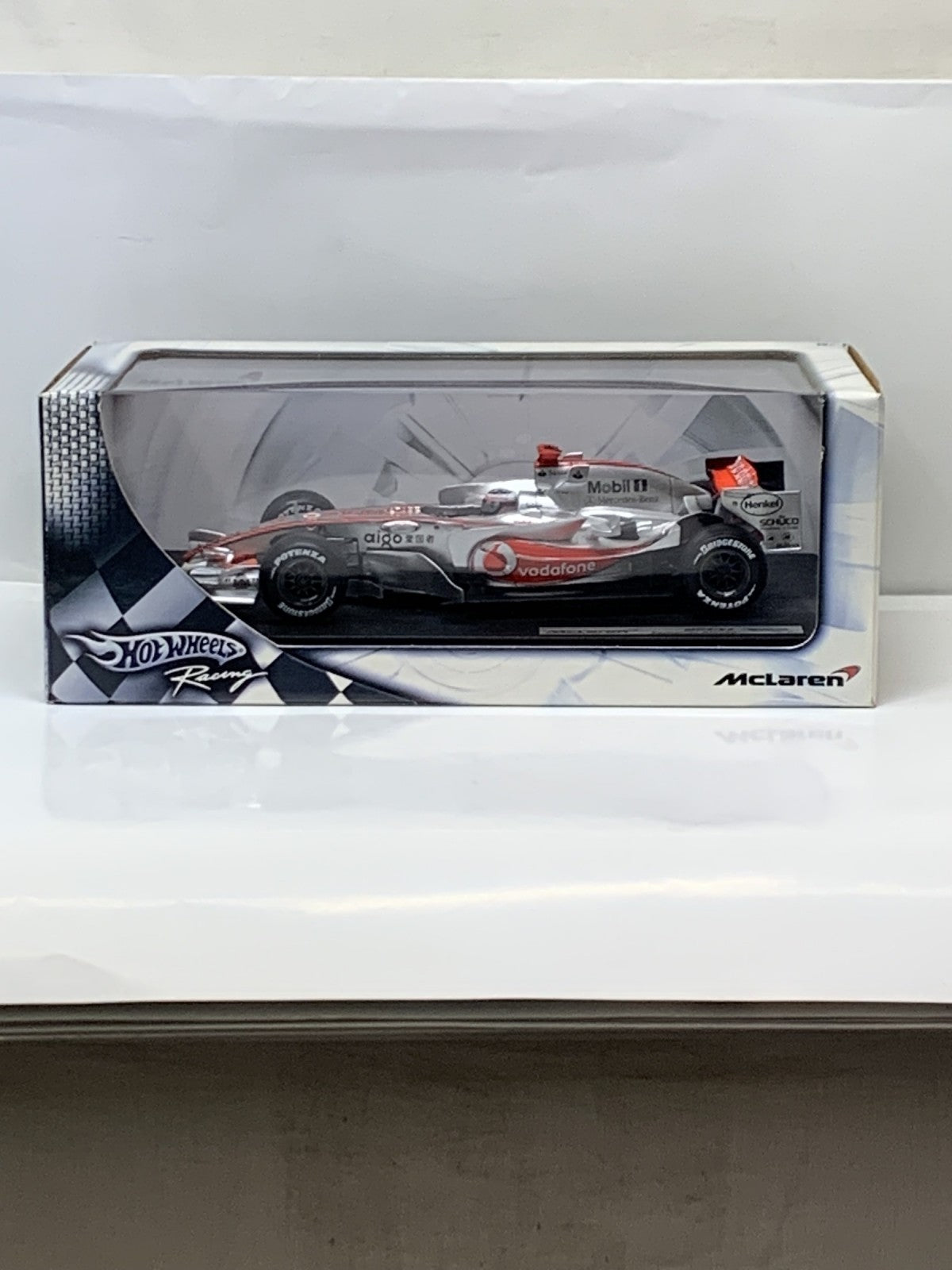 ホットウィール 1/18 マクラーレン MP4-22 F.アロンソ #1 スケールカー