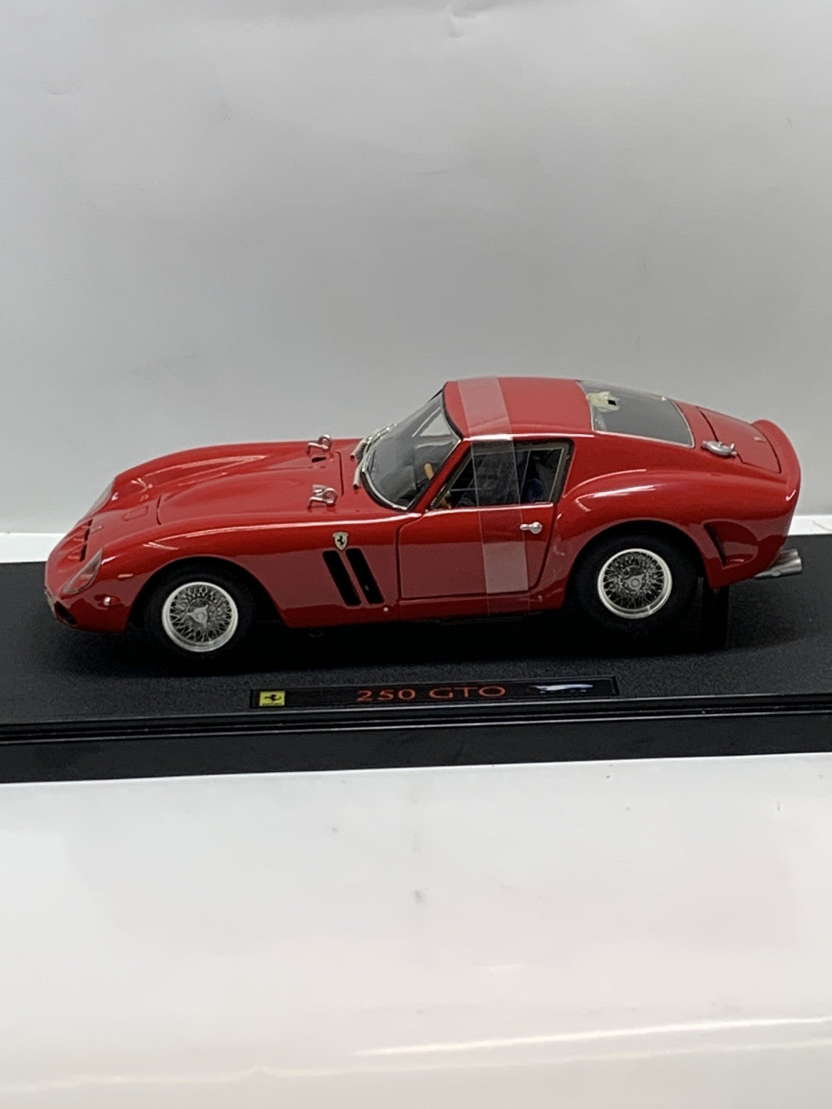 Hot Wheels 1/18 250 GTO LIMITED EDITION スケールカー