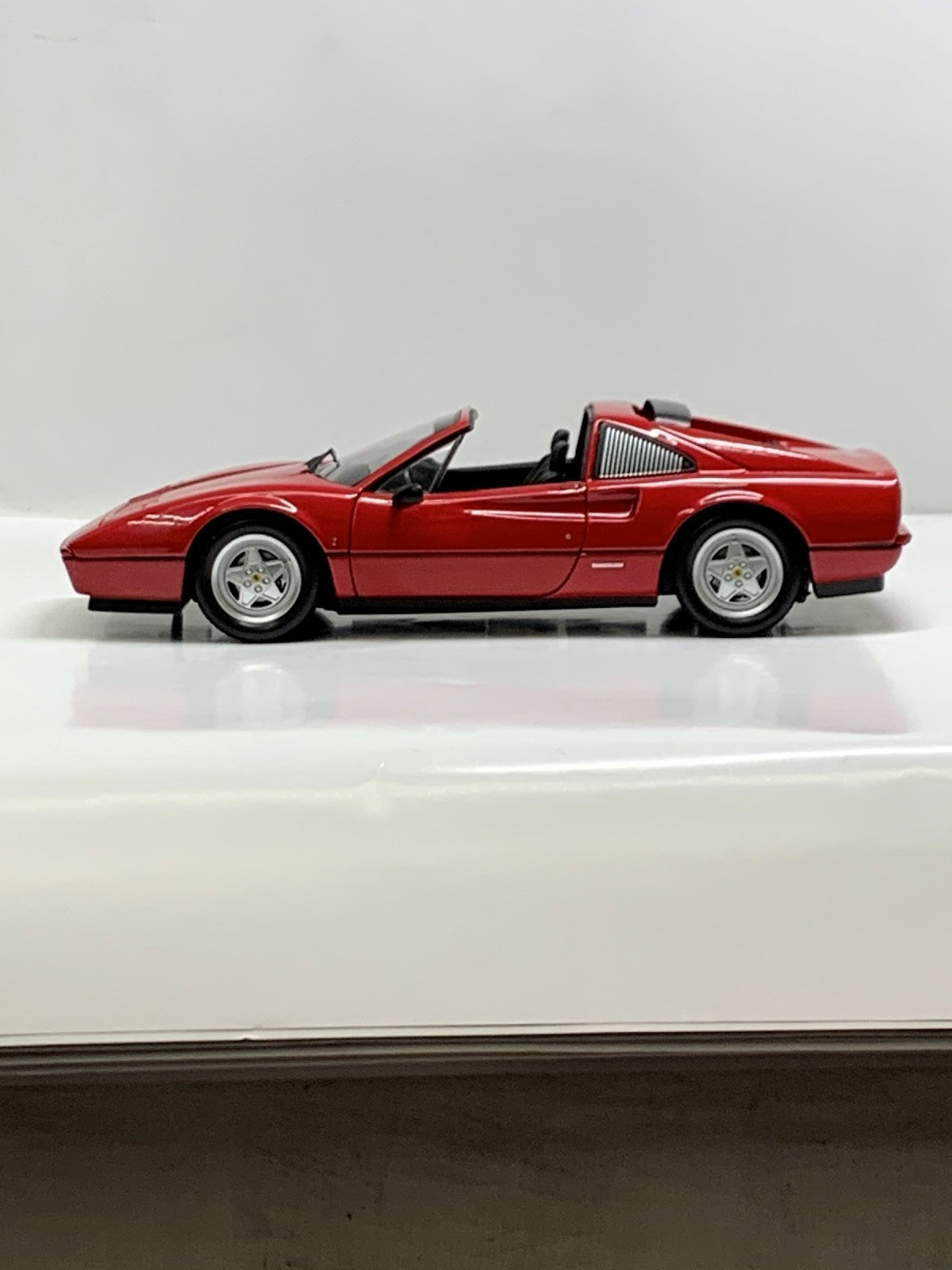 1/18 京商 フェラーリ 328 GTS 1988 スケールカー