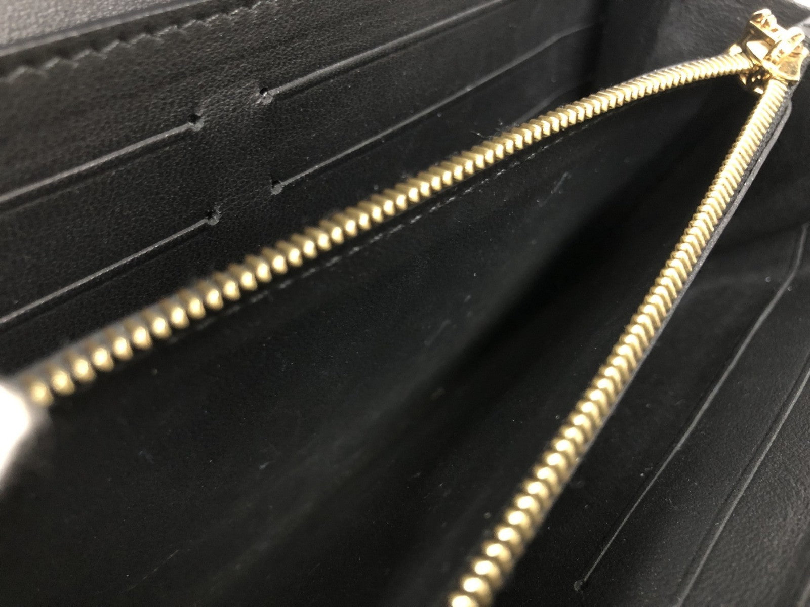 LV ポルトフォイユ・カプシーヌ