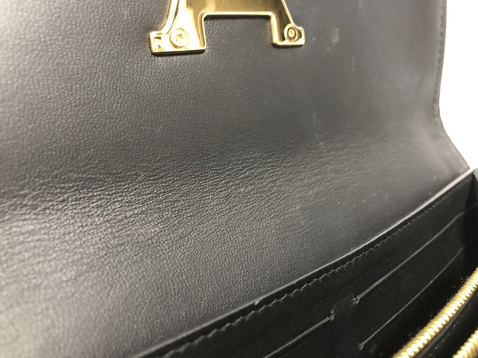 LV ポルトフォイユ・カプシーヌ