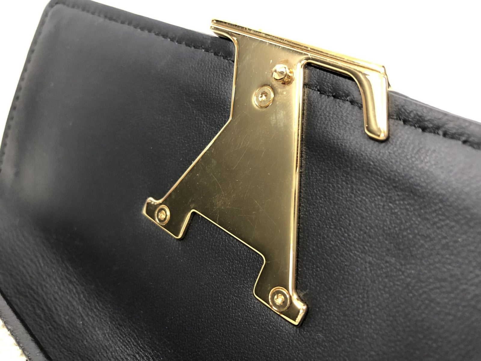 LV ポルトフォイユ・カプシーヌ