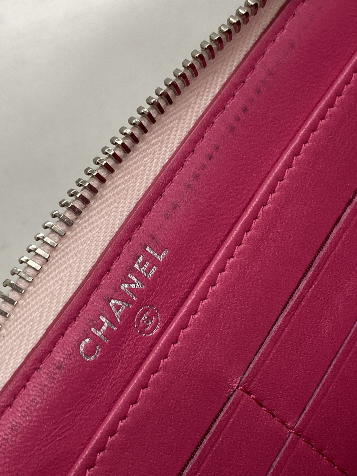 CHANEL カメリア ラウンドファスナー PNK
