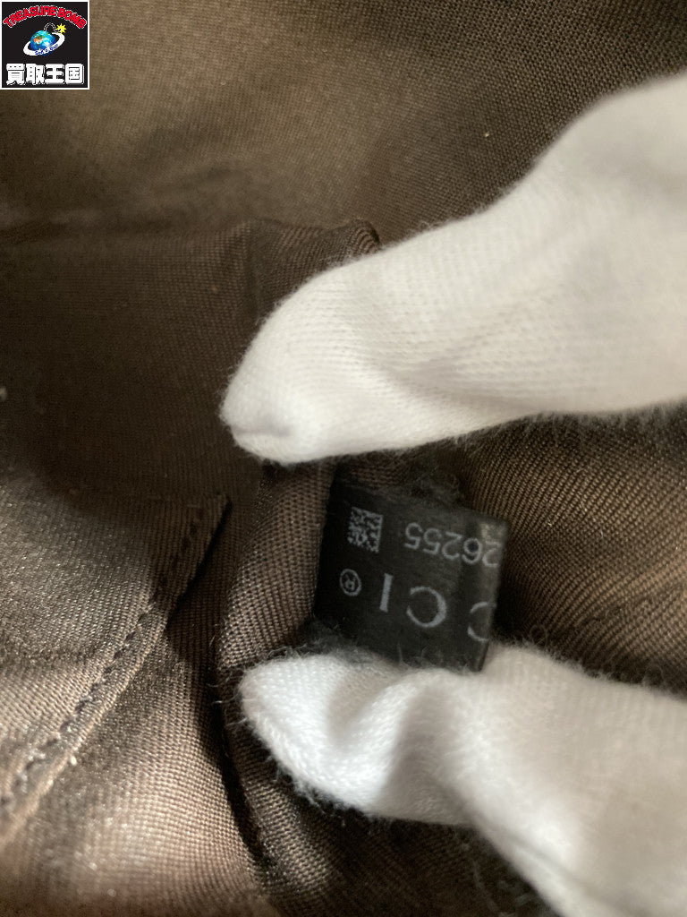 GUCCI ボディスリングバッグ GG