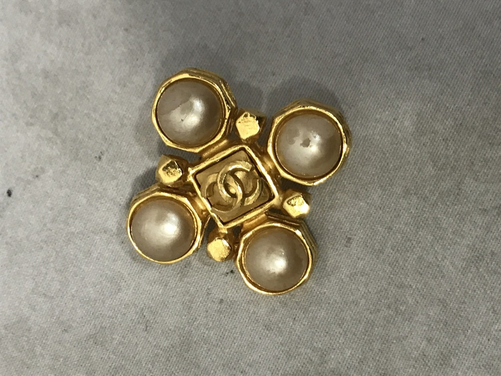 CHANEL パールブローチ