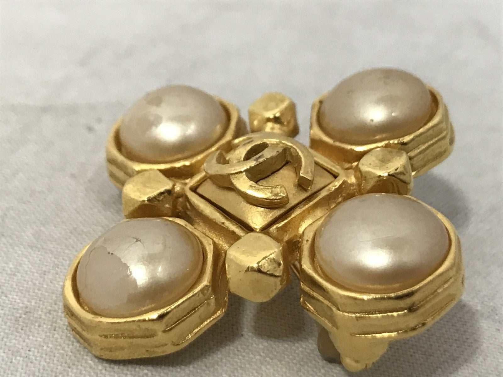 CHANEL パールブローチ