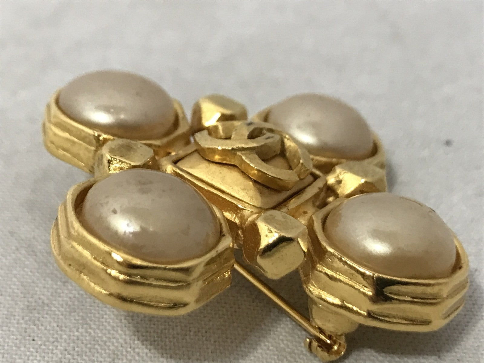 CHANEL パールブローチ