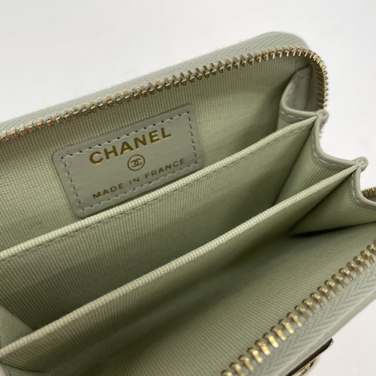 CHANEL ボーイシャネル キャビスキン コインケース アイボリー