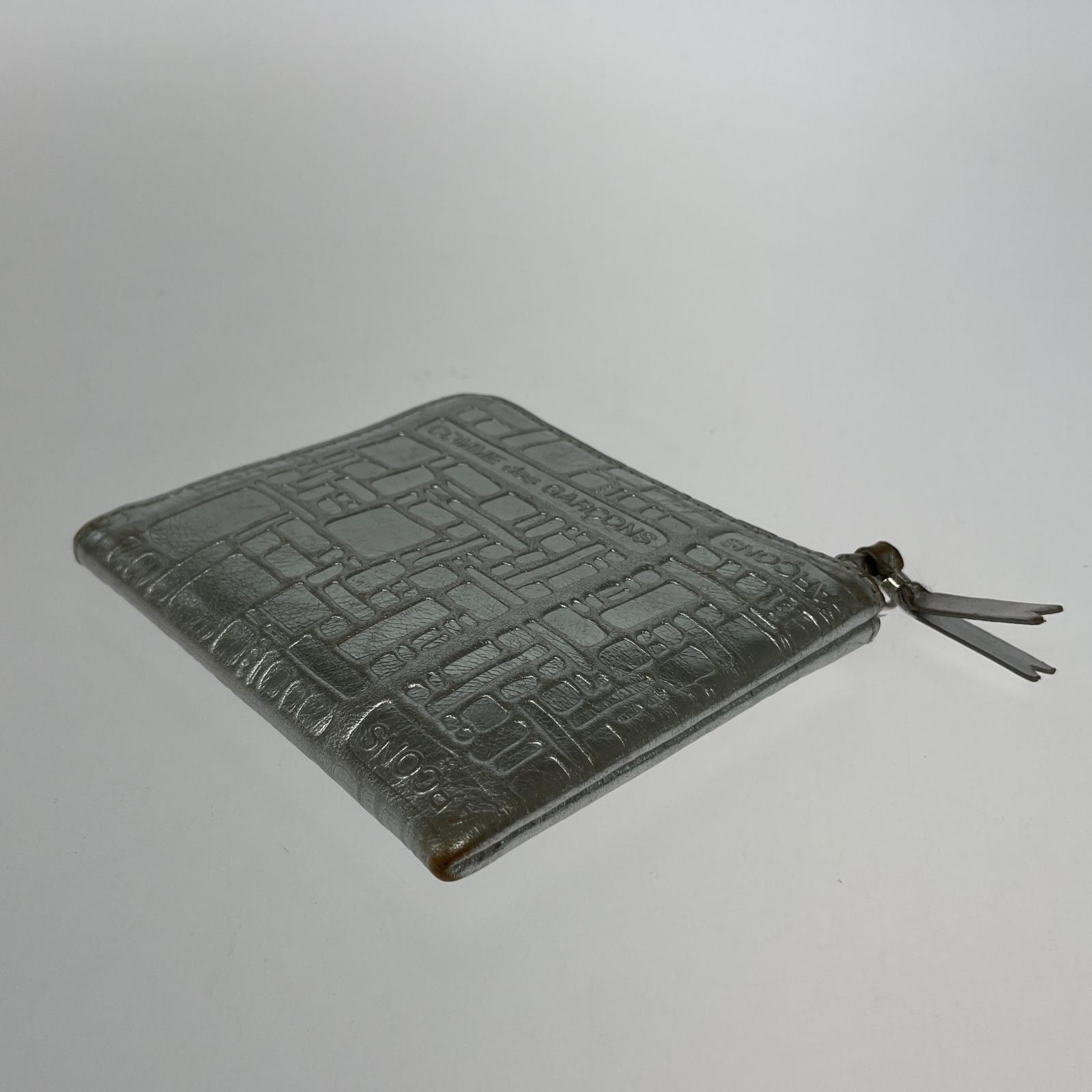 コンパクトウォレット Wallet COMME des GARCONS EMBOSSED LOGOTYPE ミニウォレット SA3100EG シルバー