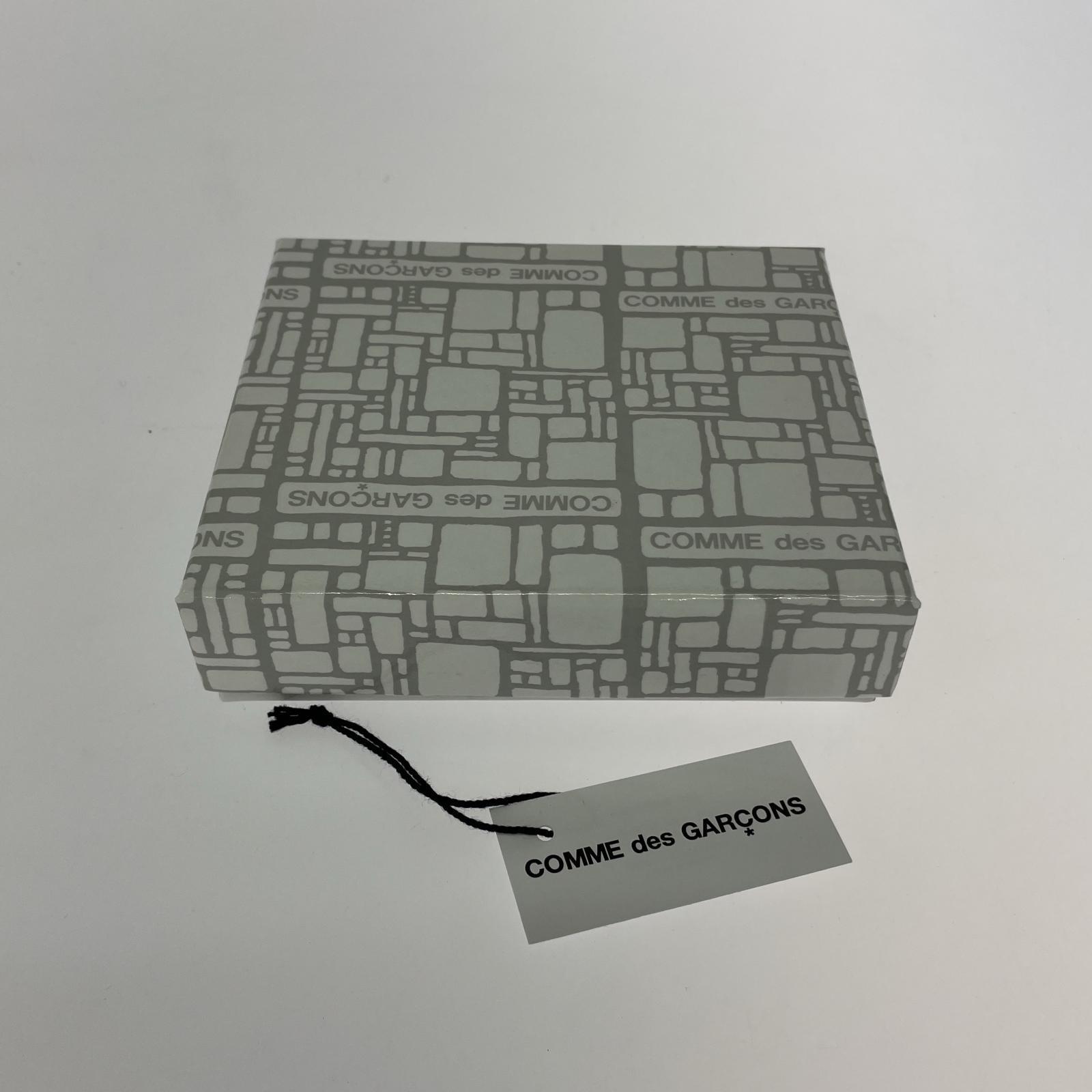 コンパクトウォレット Wallet COMME des GARCONS EMBOSSED LOGOTYPE ミニウォレット SA3100EG シルバー
