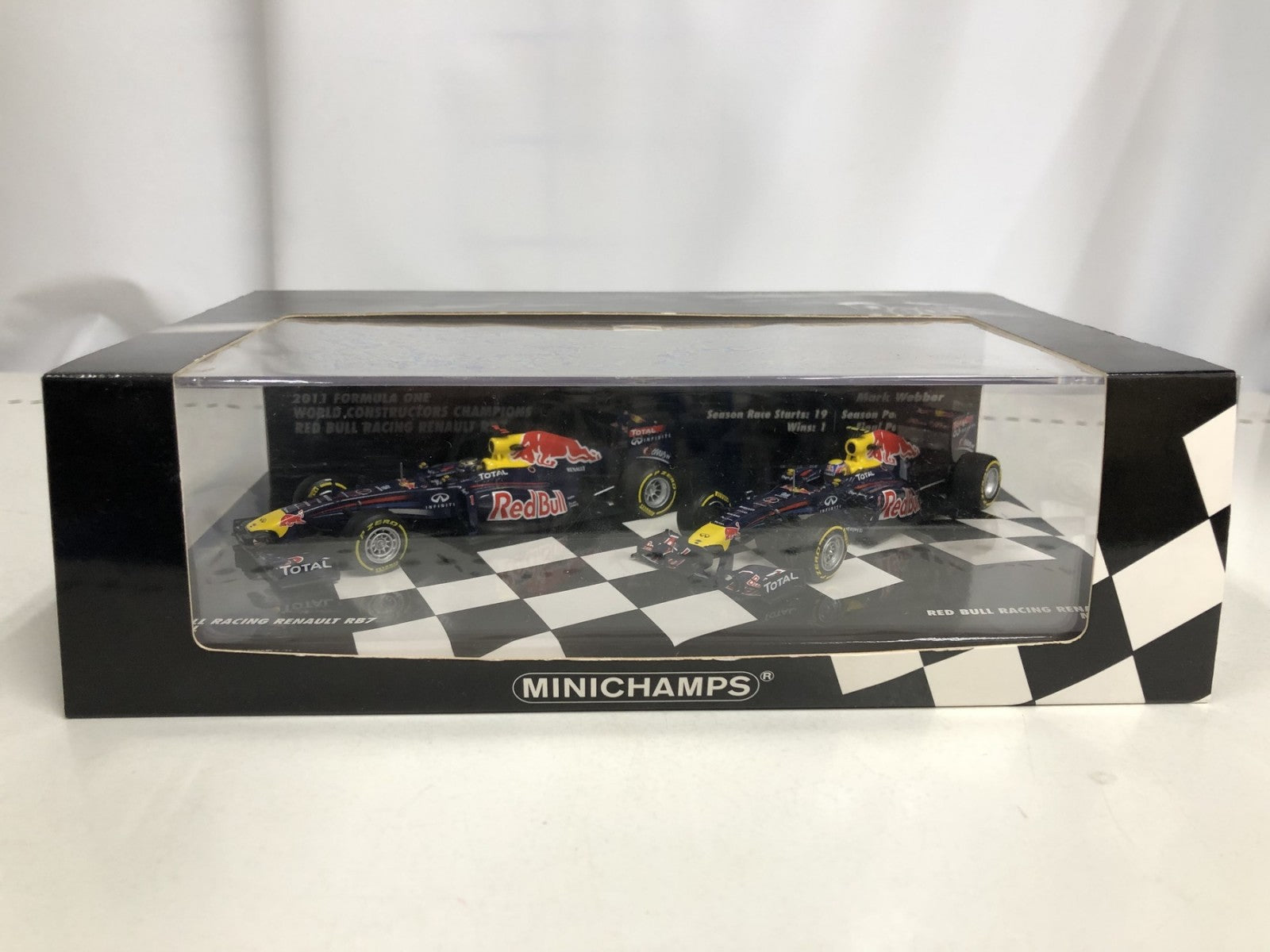 ミニチャンプス 1/43 2011 F1 レッドブルレーシング セット スケールカー