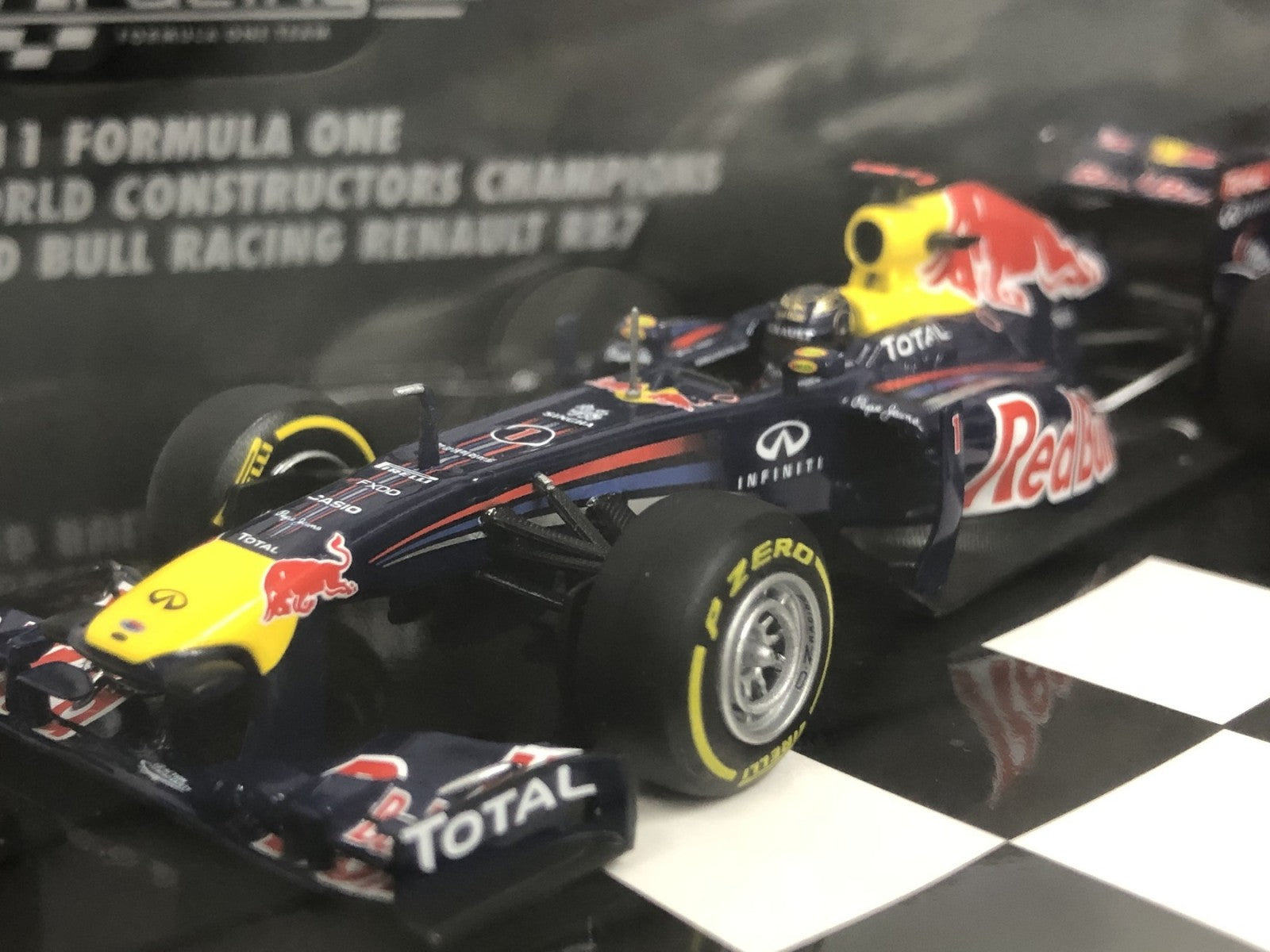 ミニチャンプス 1/43 2011 F1 レッドブルレーシング セット スケールカー
