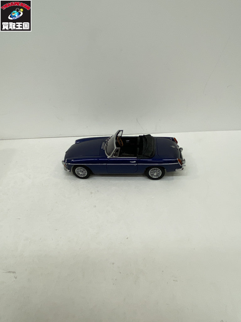 オートアート 1/18 MGB ロードスターMKⅡ スケールカー