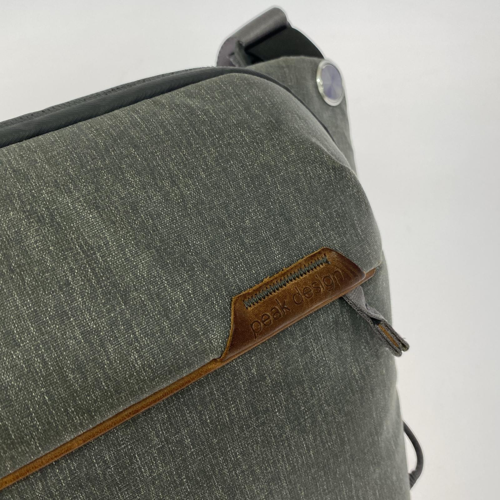 ショルダーバッグ Peak Design グレー