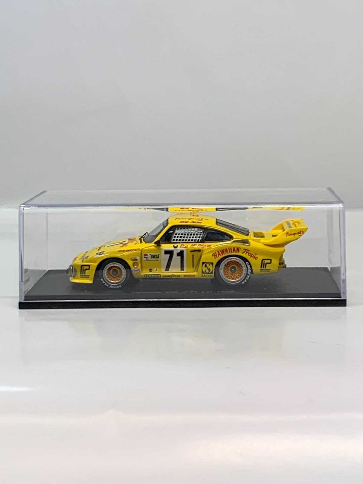 SPARK Porsche 935 LM 1979 スケールカー