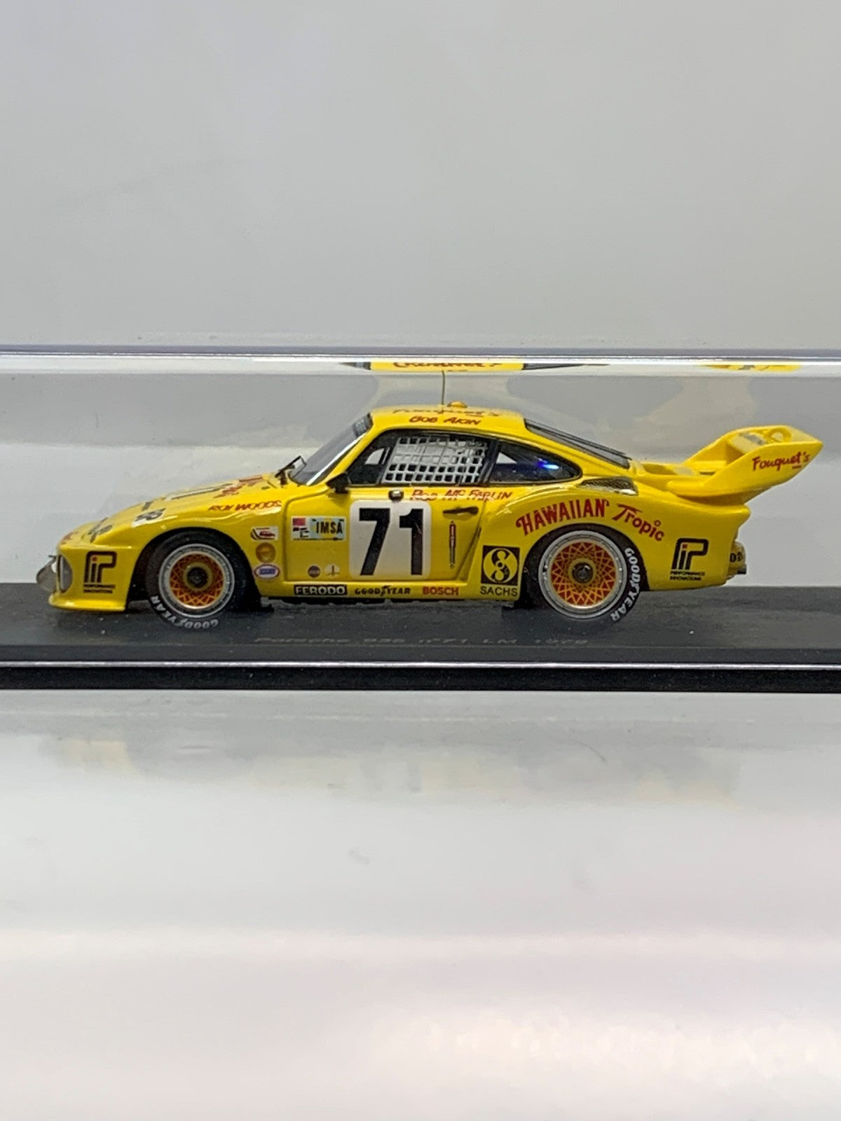 SPARK Porsche 935 LM 1979 スケールカー