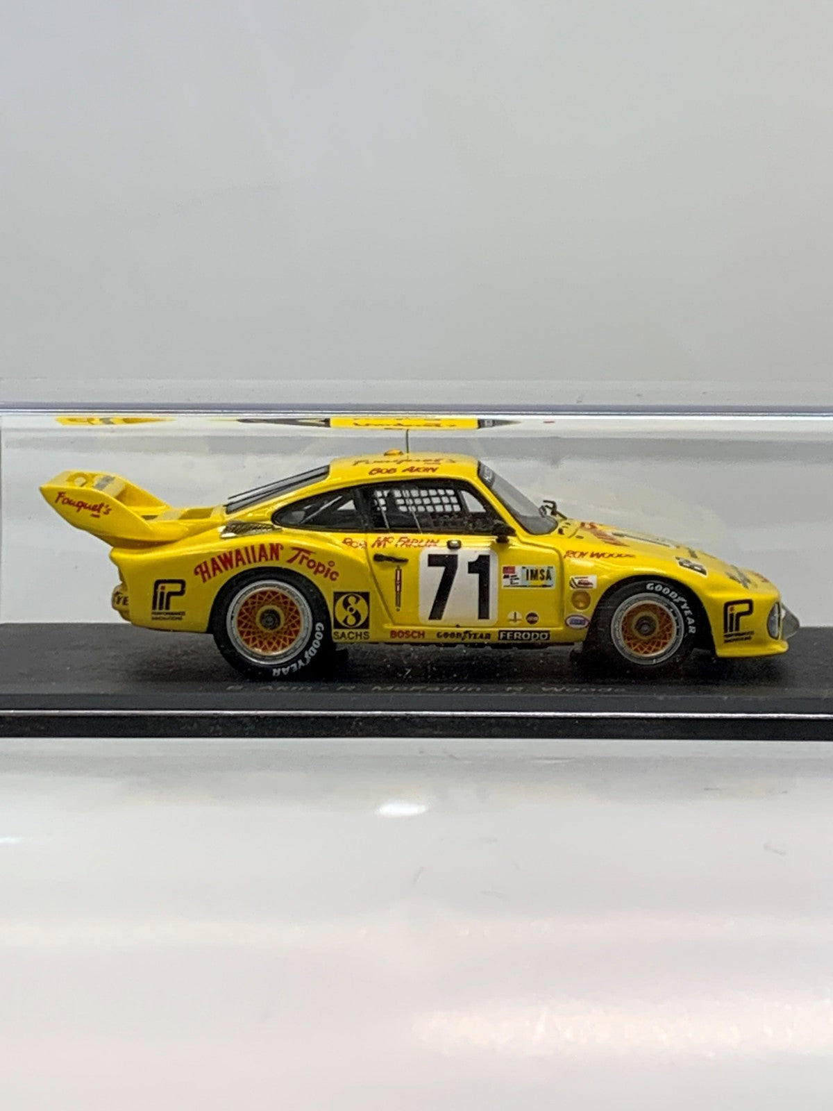 SPARK Porsche 935 LM 1979 スケールカー