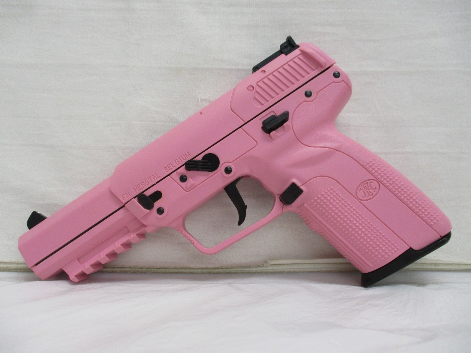マルシン FN Five-seveN CO2ガスブローバック ver2 ピンク ガン