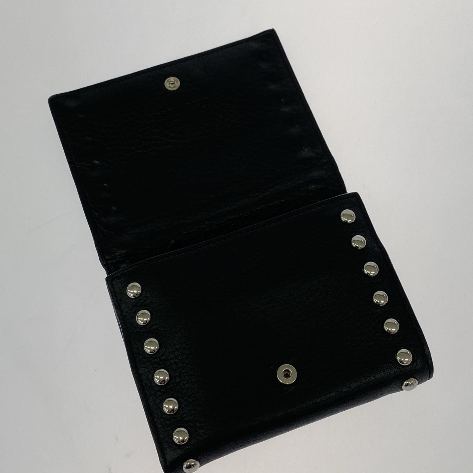 コンパクトウォレット スタッズトリム 二つ折り財布 ブラック