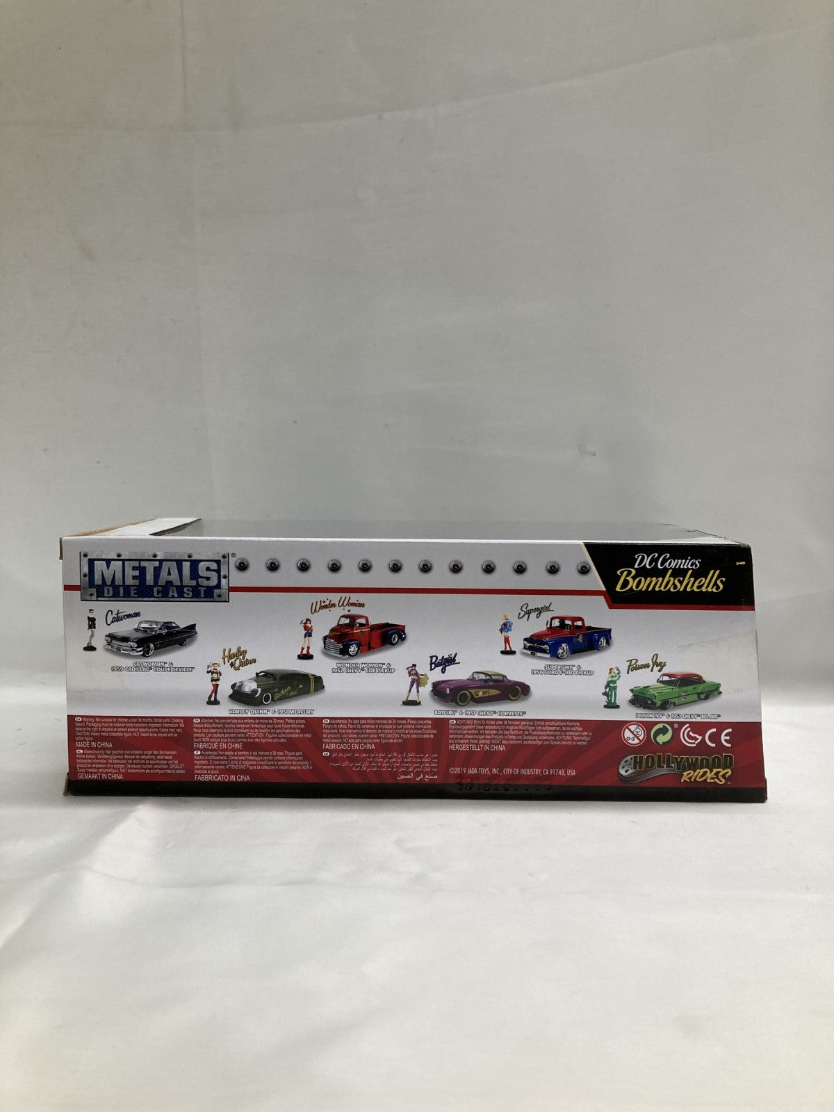 スーパーガール & 1956 フォード F-100 スケールカー