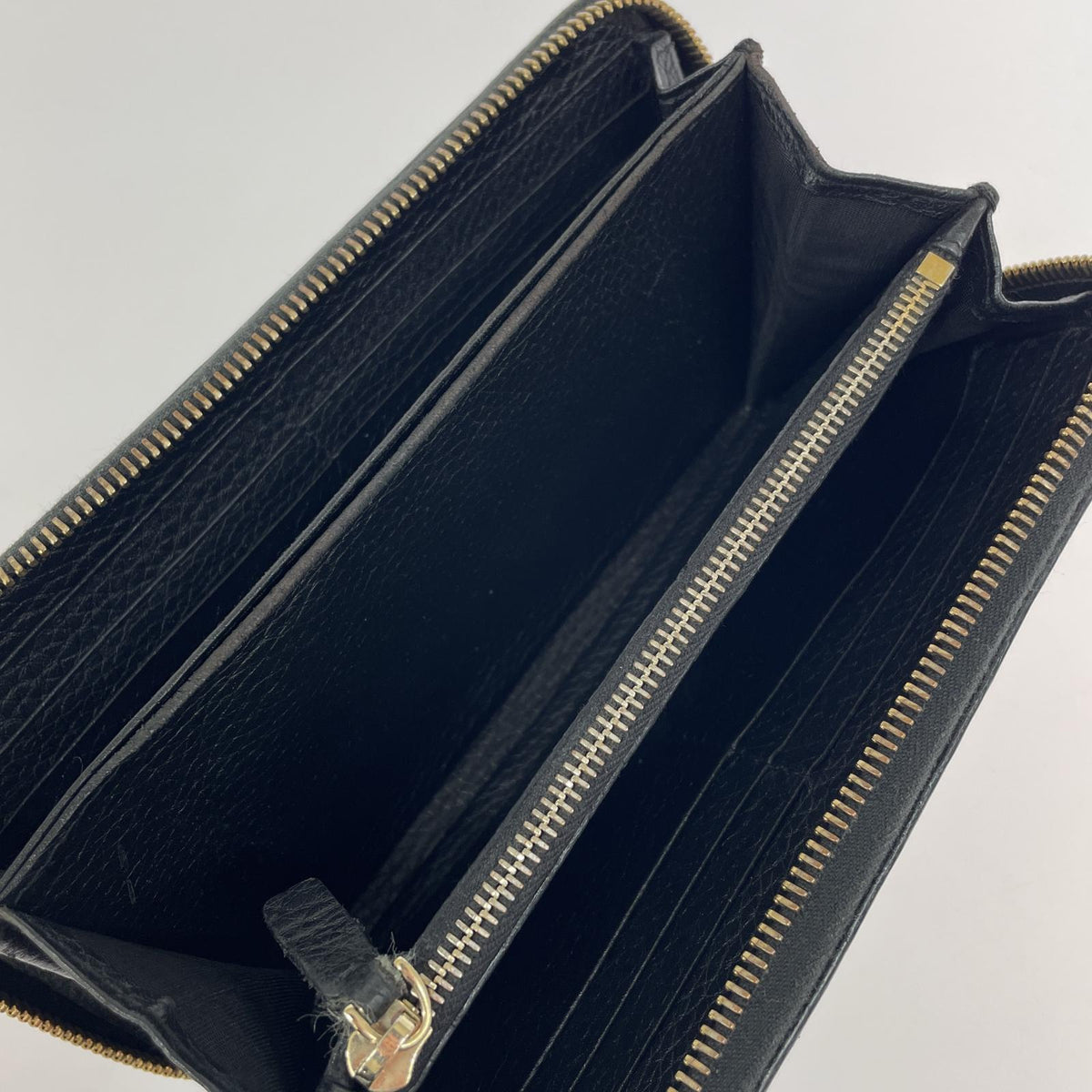長財布 ロックスタッズ ラウンドジップ 長財布 ブラック