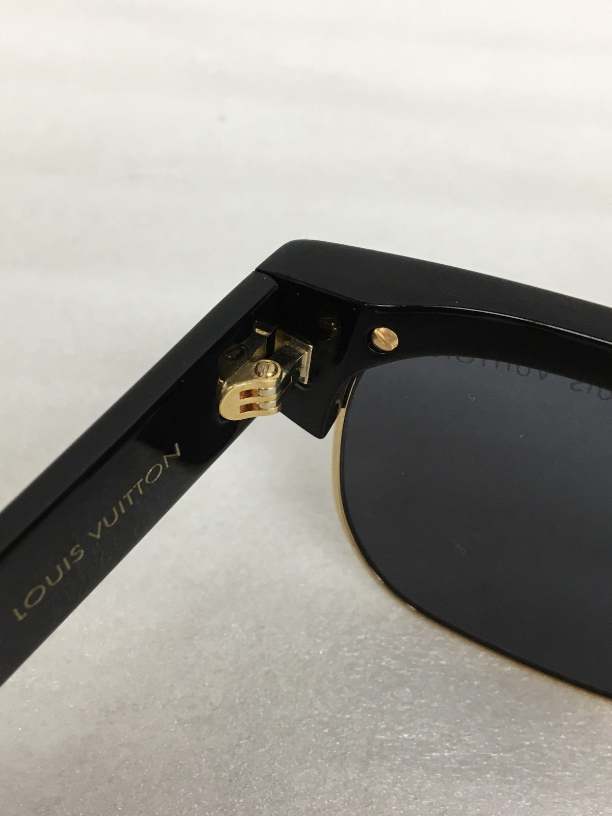LOUIS VUITTON LV エスケープ サングラス Z2592U