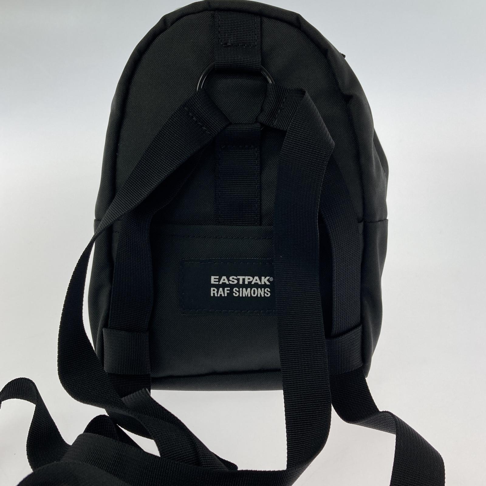 リュック・デイパック EASTPAK リュック 黒 ブラック