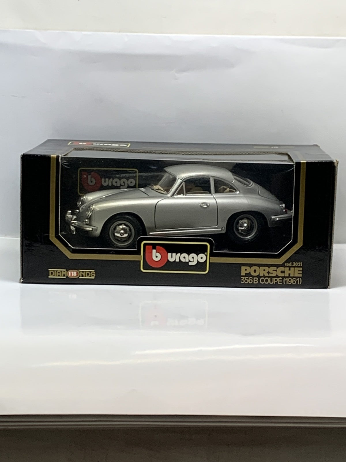ブラーゴ 1/18 ポルシェ 356B 1961 シルバー スケールカー