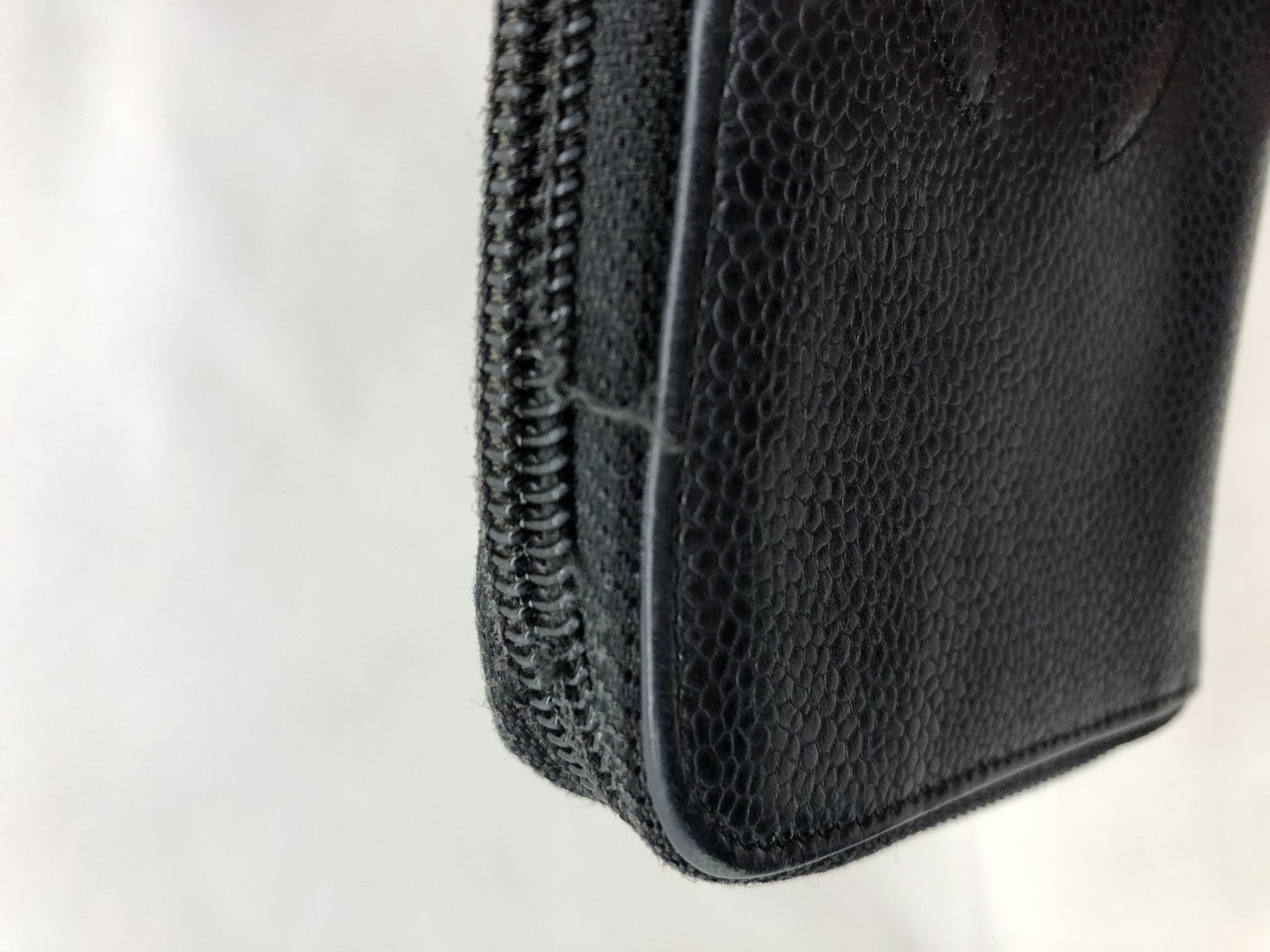 キャビアスキン ココマーク/ラウンドジップ長財布 ブラック