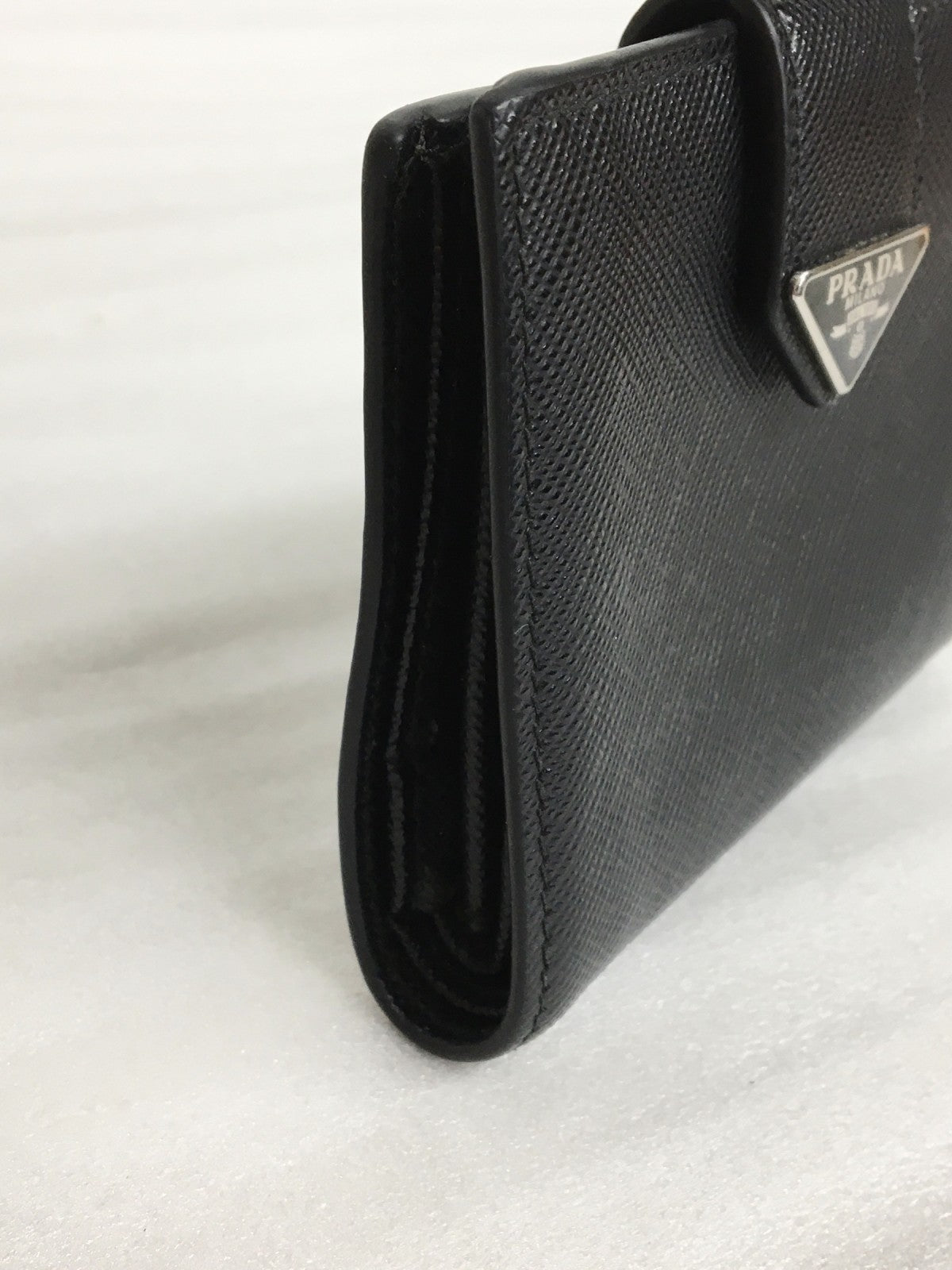 PRADA サフィアーノ トライアングル 二つ折り財布