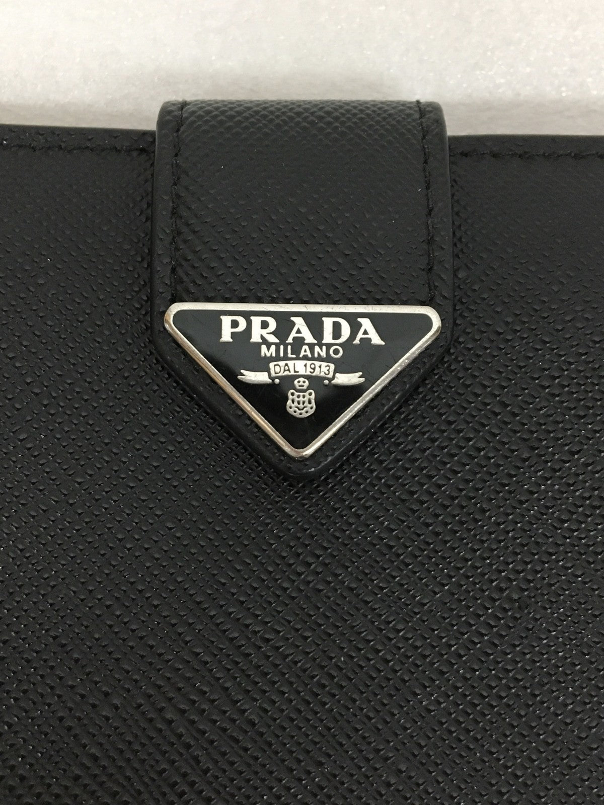 PRADA サフィアーノ トライアングル 二つ折り財布