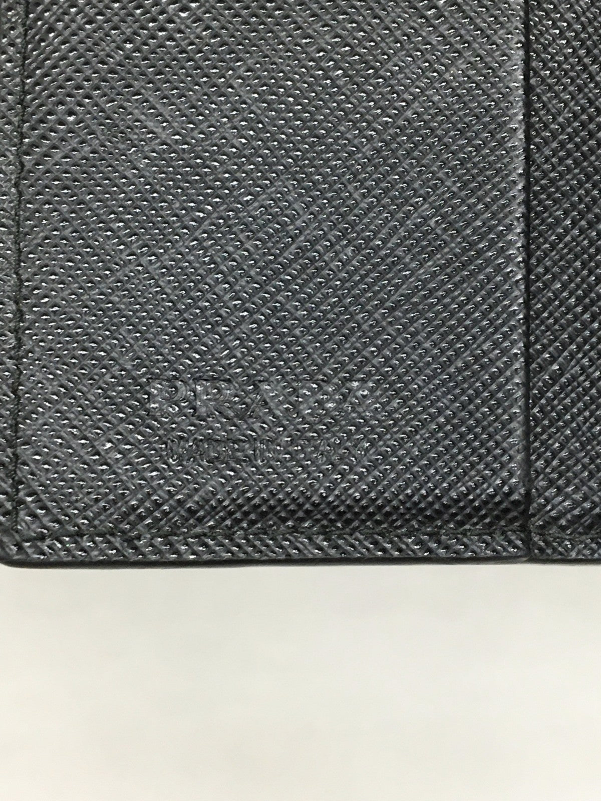 PRADA サフィアーノ トライアングル 二つ折り財布