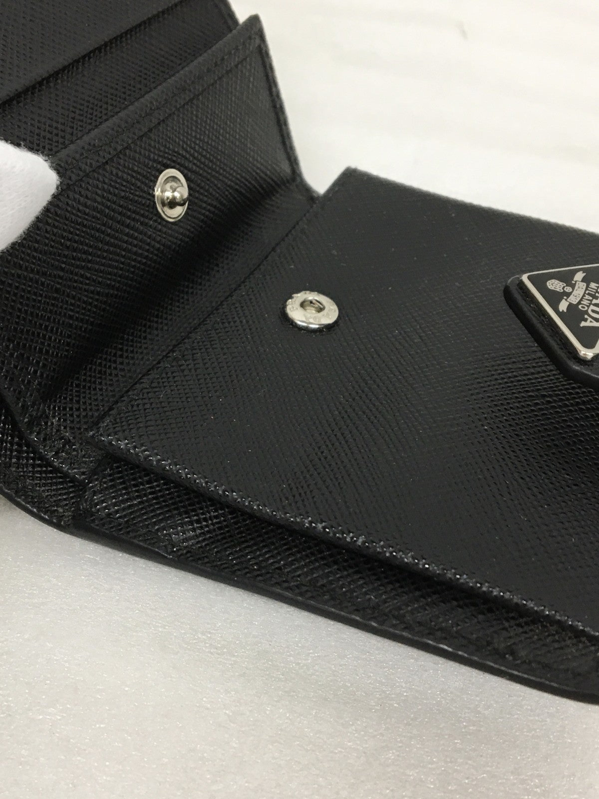 PRADA サフィアーノ トライアングル 二つ折り財布