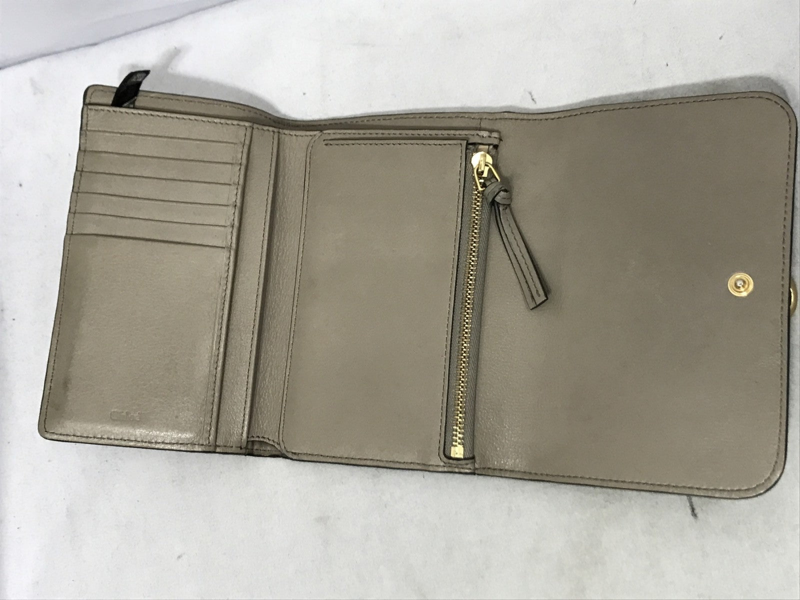 ALPHABET COMPACT WALLET CHC21WP945F57 053